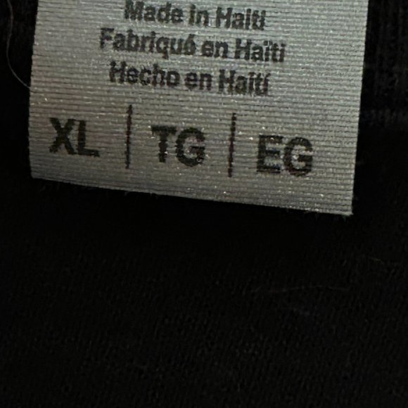 Every Rose Has It's Thorns T-Shirt - Picture 4 of 4